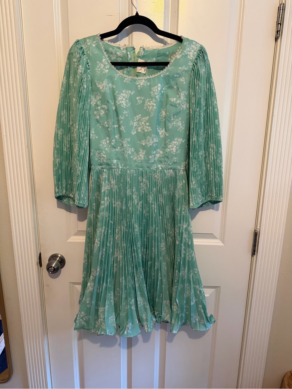 Vintage Mint Green Floral Pleated Midi Dress